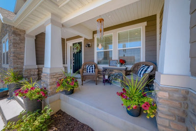 8 Front Porch Decorating Ideas Inspired by Faux Plants
