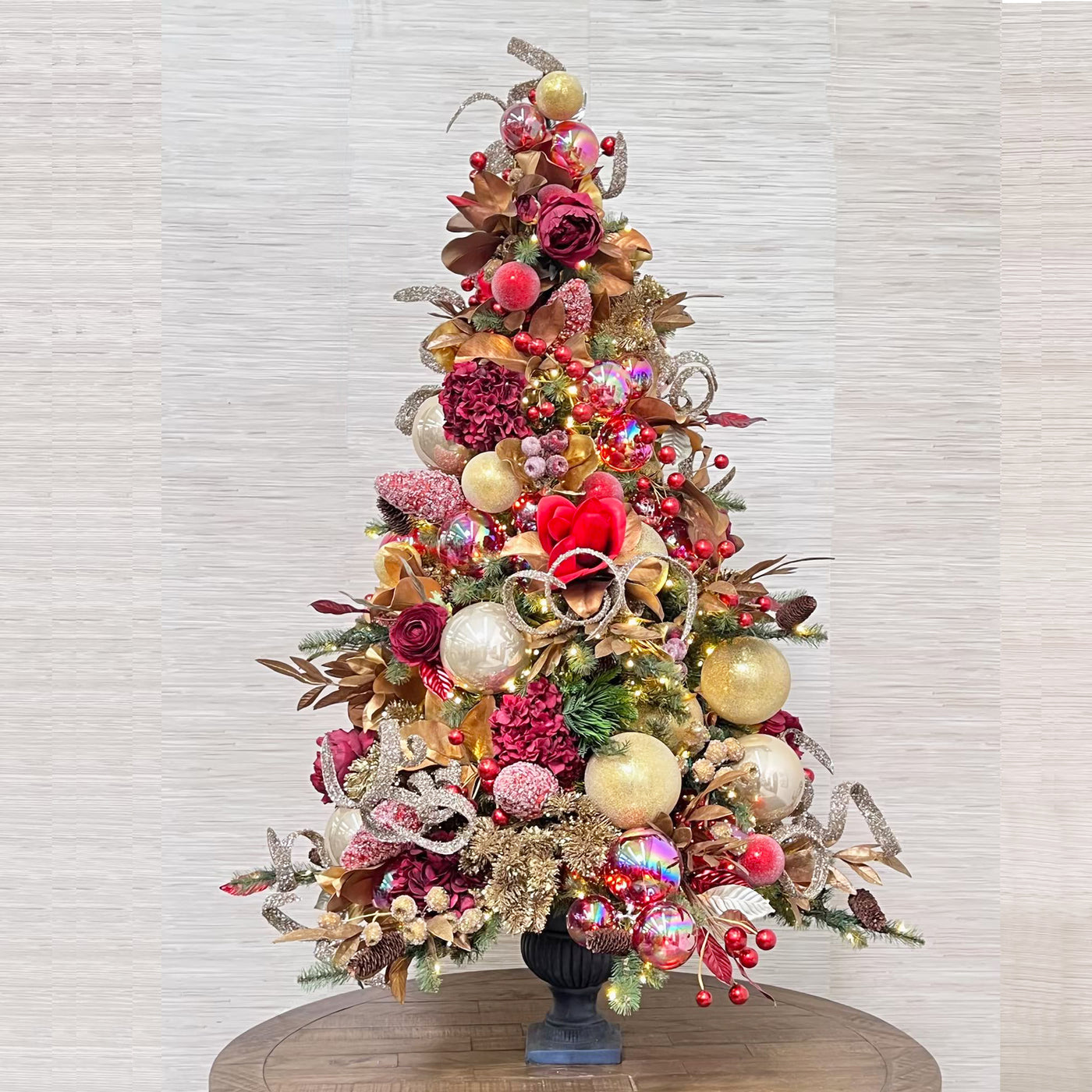5 ft. Estate Gold Pre-Decorated Tree