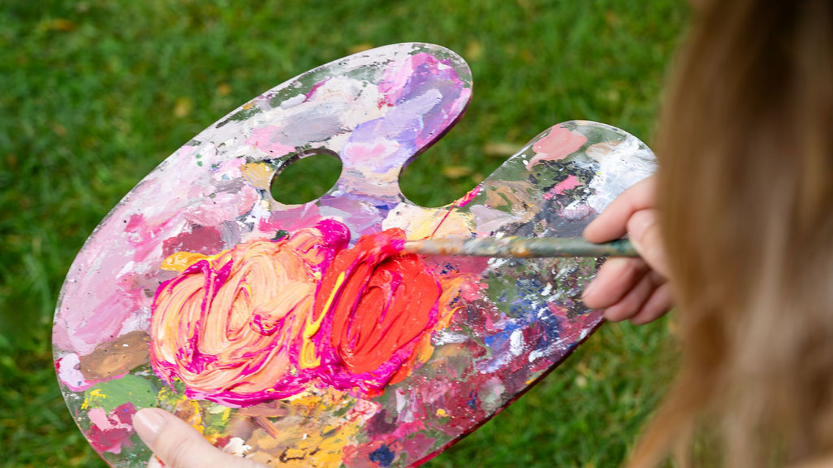 Kate Tova painting with a floral palette