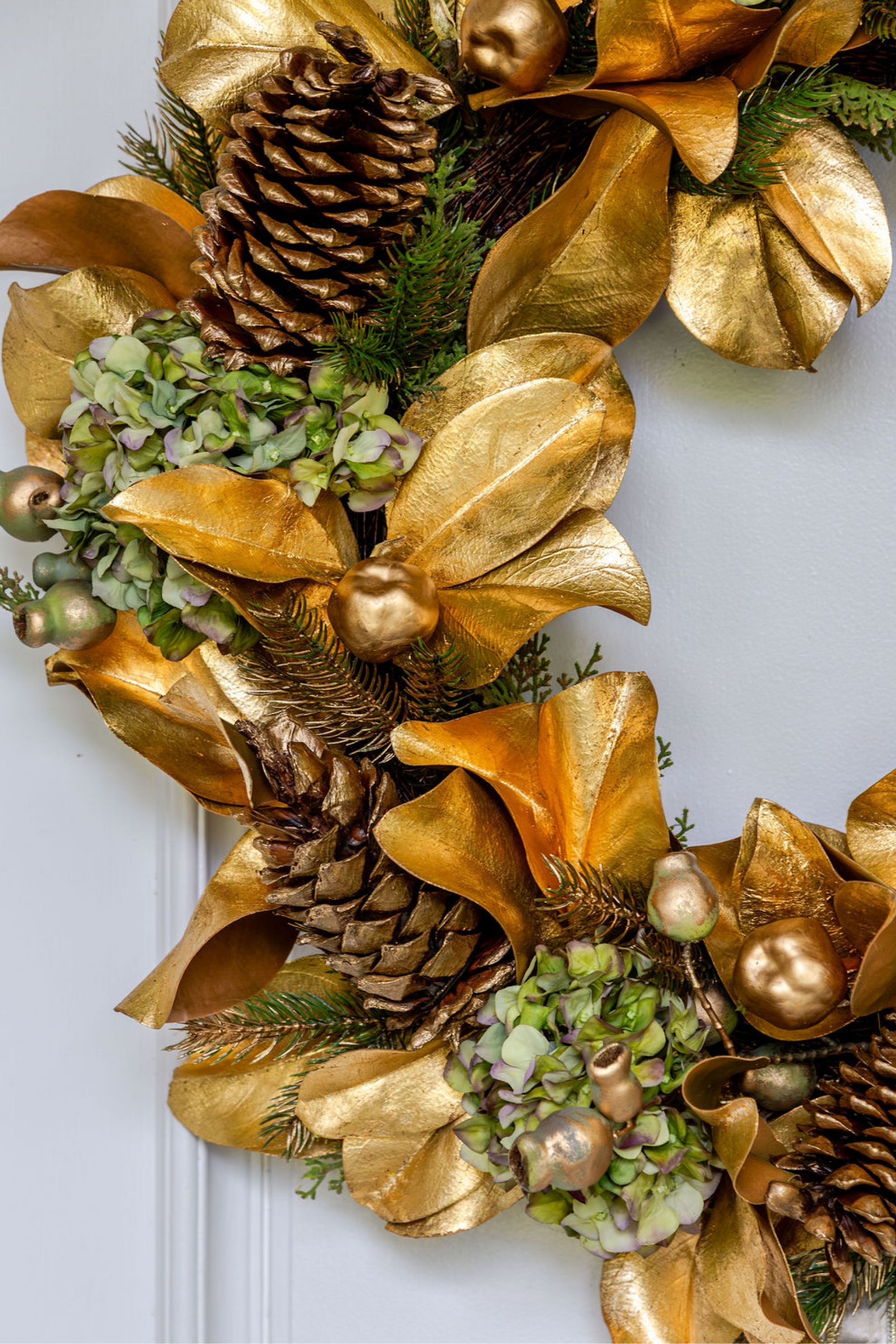 Gold wreath and garland detail